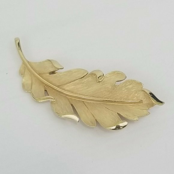 Vintage Trifari Leaf Brooch F17 - Picture 2 of 7